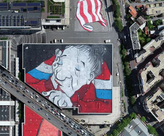 Le duo Ella & Pitr a composé à plat un dessin de 2,5 hectares sur les toits d’un pavillon du Parc des expositions de la porte de Versailles