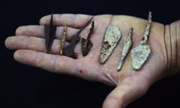 Des fragments de parchemin de la mer Morte et le `` plus vieux panier du monde '' trouvés dans une grotte du désert 3