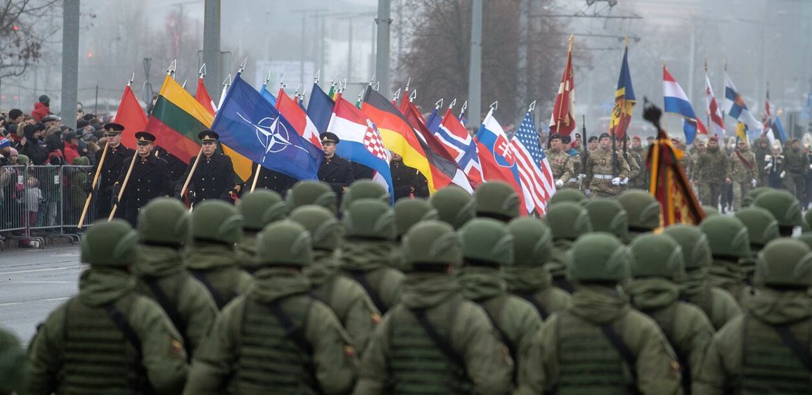 L'OTAN augmente sa présence militaire en Europe de l'Est en raison de la menace d'invasion de l'Ukraine par la Russie 1